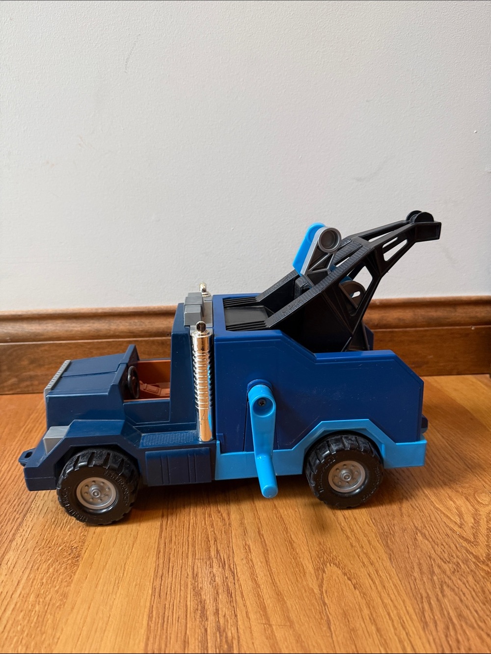 Vintage 1982 Fisher Price Husky Helpers Power Tow Truck 338 Blue Made In USA